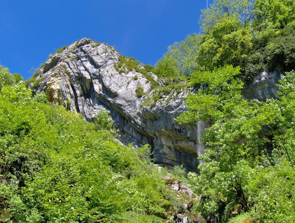 Vvf Jura Lac De Vouglans Maisod Bagian luar foto